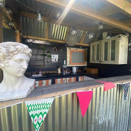 Secret Garden Glamping Hotell Lymington Exteriör bild