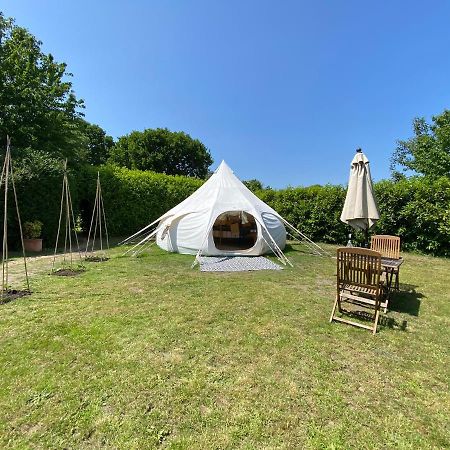 Secret Garden Glamping Hotell Lymington Exteriör bild