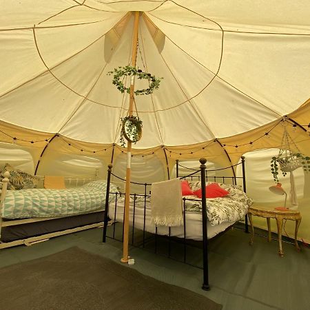 Secret Garden Glamping Hotell Lymington Exteriör bild
