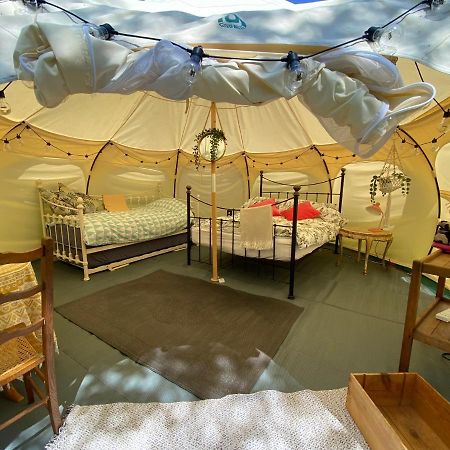 Secret Garden Glamping Hotell Lymington Exteriör bild