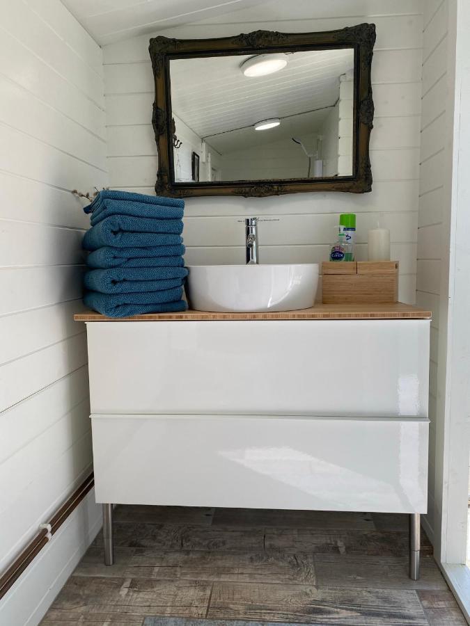 Secret Garden Glamping Hotell Lymington Exteriör bild