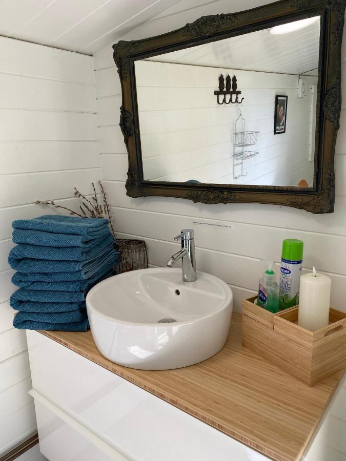 Secret Garden Glamping Hotell Lymington Exteriör bild