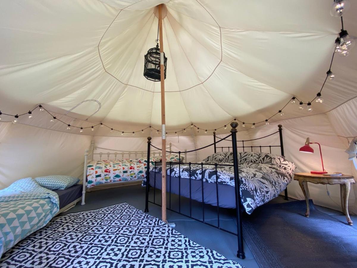 Secret Garden Glamping Hotell Lymington Exteriör bild