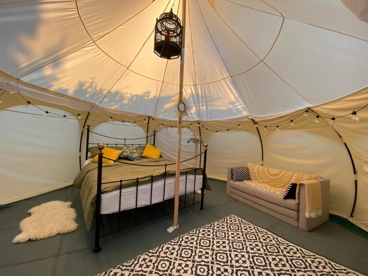 Secret Garden Glamping Hotell Lymington Exteriör bild