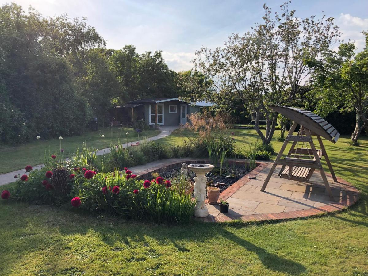 Secret Garden Glamping Hotell Lymington Exteriör bild