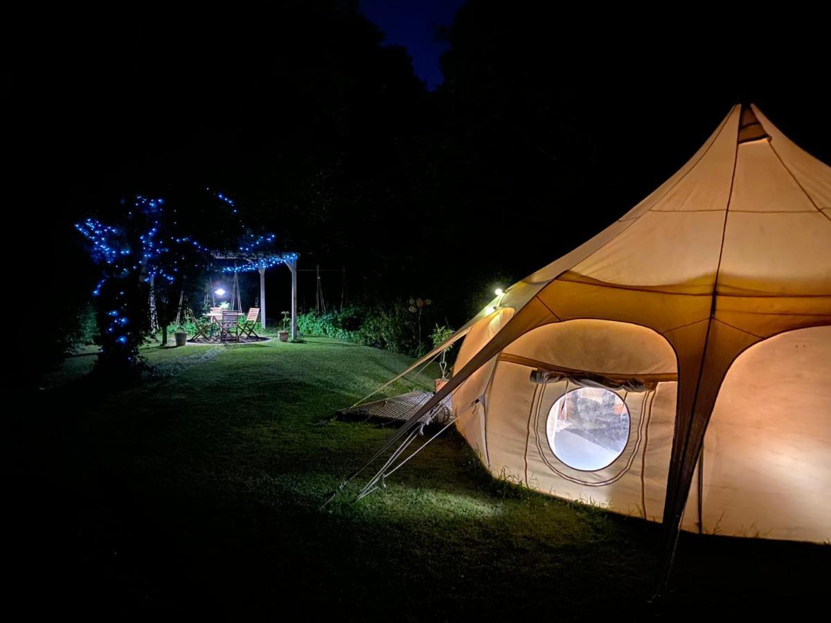 Secret Garden Glamping Hotell Lymington Exteriör bild