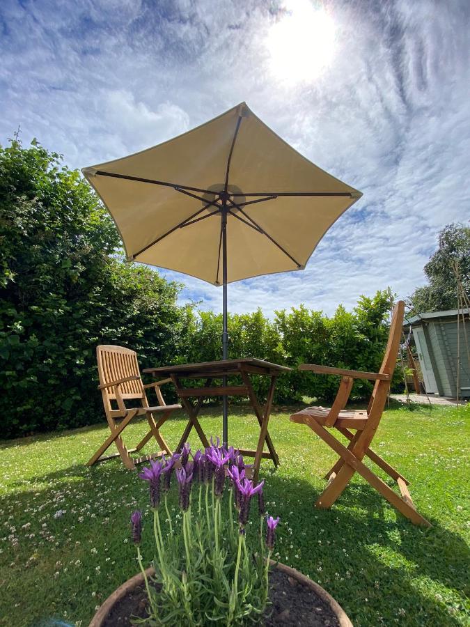 Secret Garden Glamping Hotell Lymington Exteriör bild