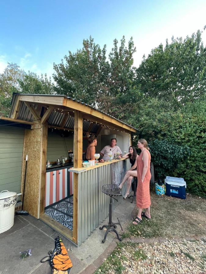 Secret Garden Glamping Hotell Lymington Exteriör bild