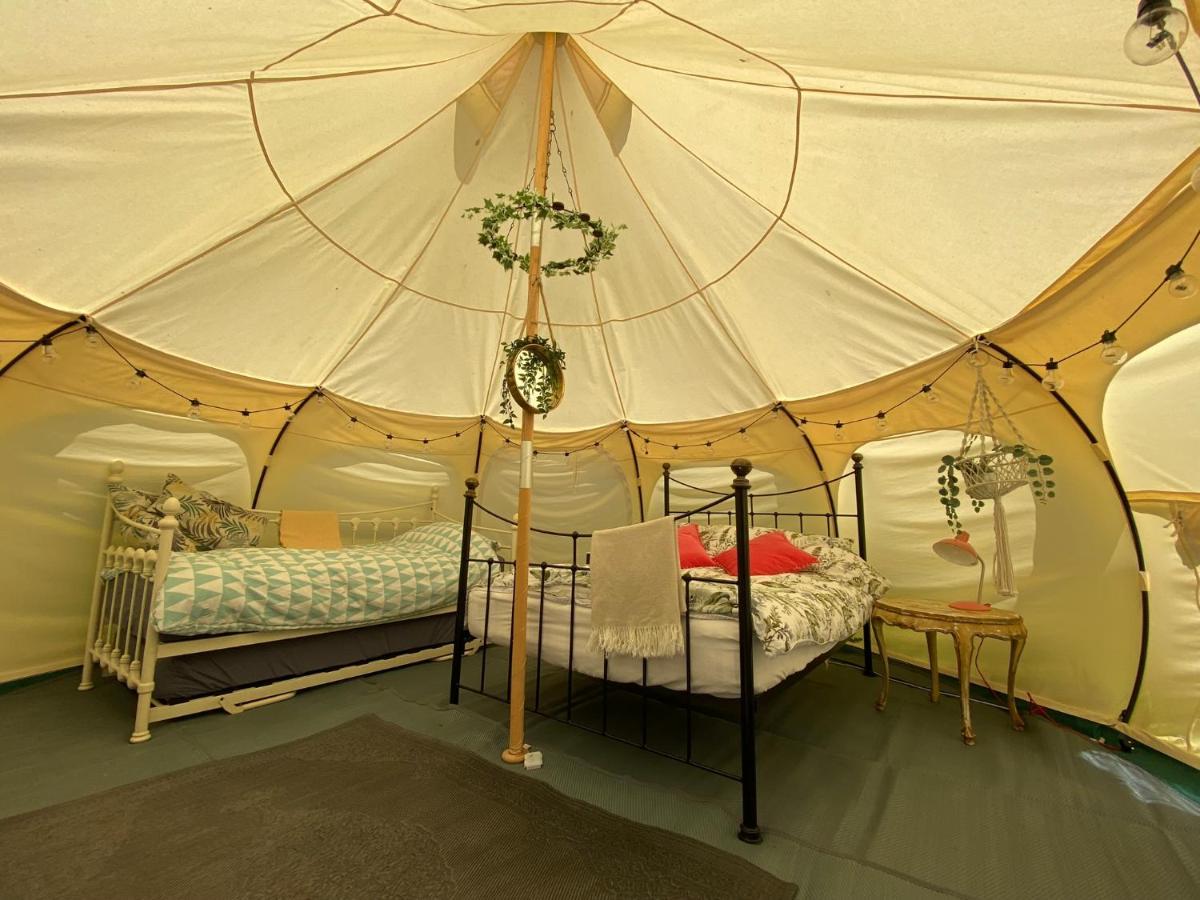 Secret Garden Glamping Hotell Lymington Exteriör bild